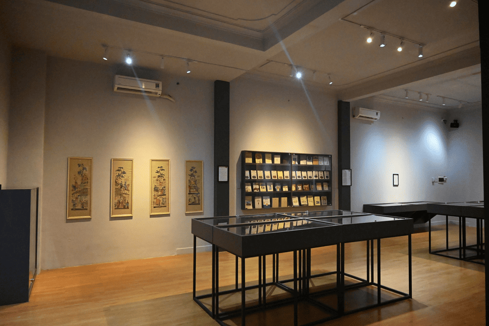 The modern exhibition space is organized by themes inside the gallery (Source: CSO Gallery Hoi An)